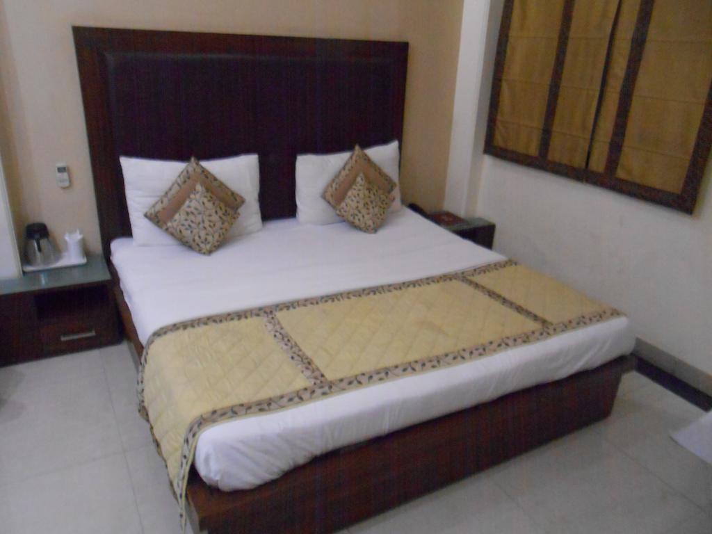 Fabexpress Llyod Residency Hotel New Delhi Room photo